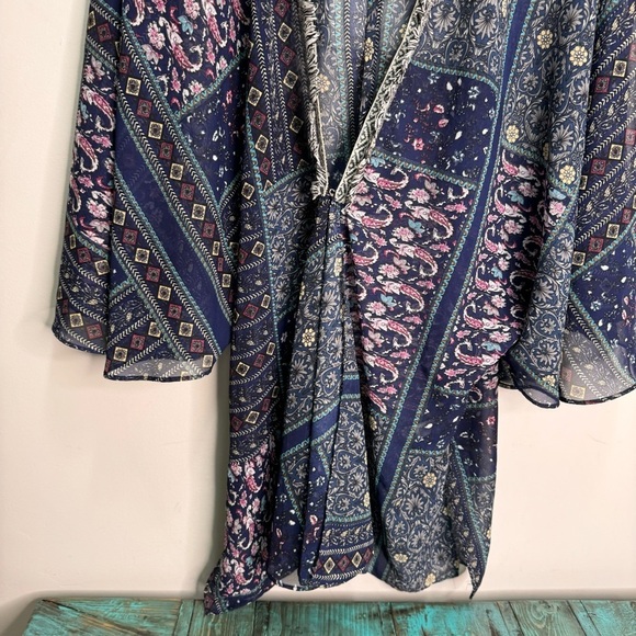 Umgee Floral Kimono Semi Sheer Cover Up Size Medium Large - Picture 5 of 10